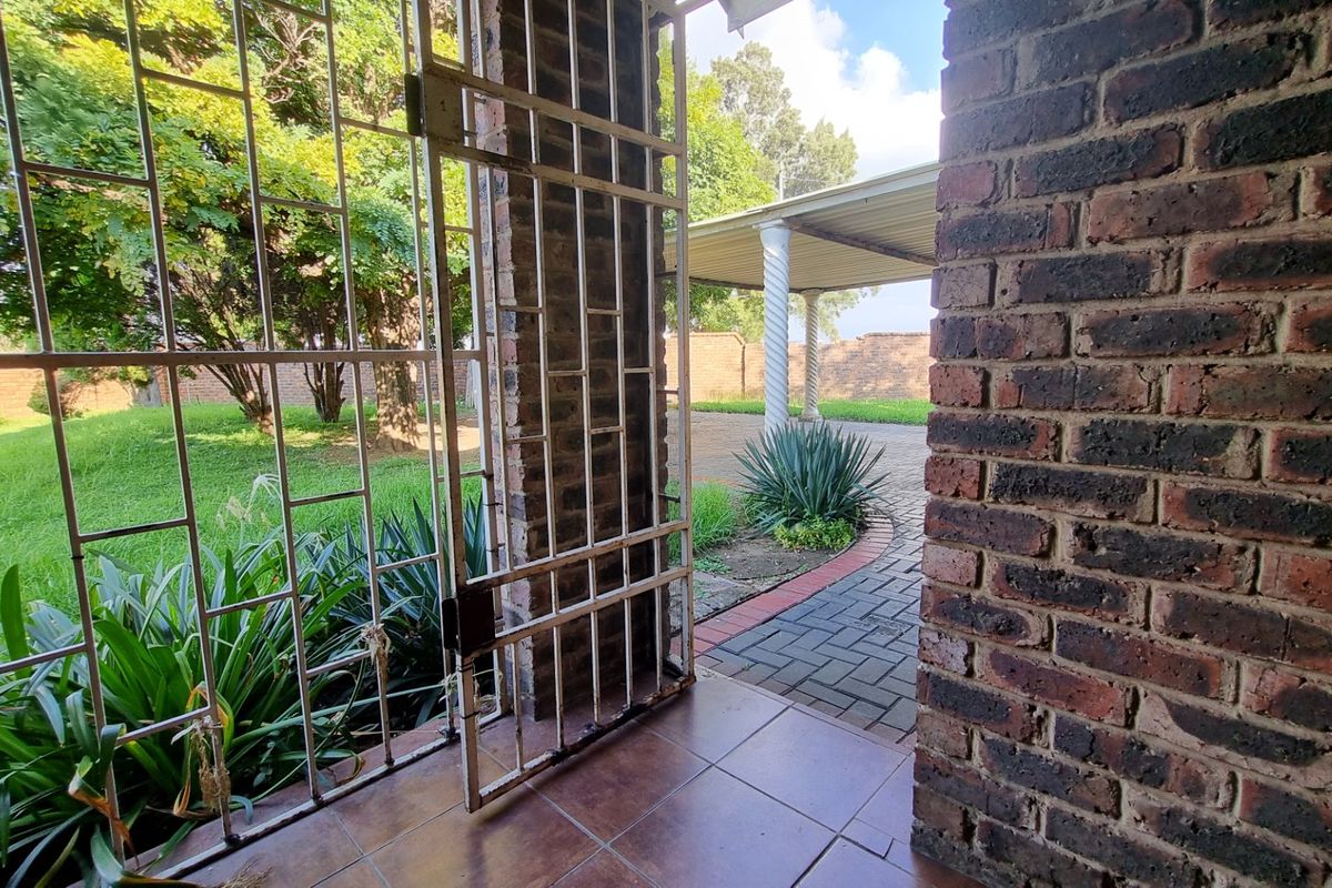 Family-Friendly Home in Convenient Location - Photo 4