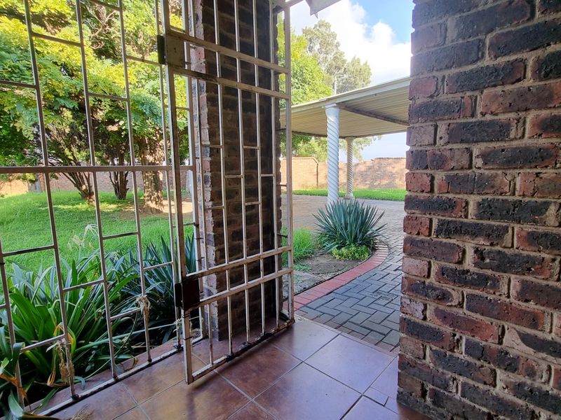 Family-Friendly Home in Convenient Location - Photo 4