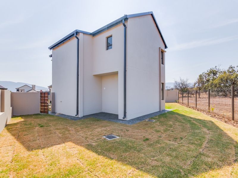 MODERN 3 BEDROOM DOUBLE STORYEY HOUSE - Photo 3