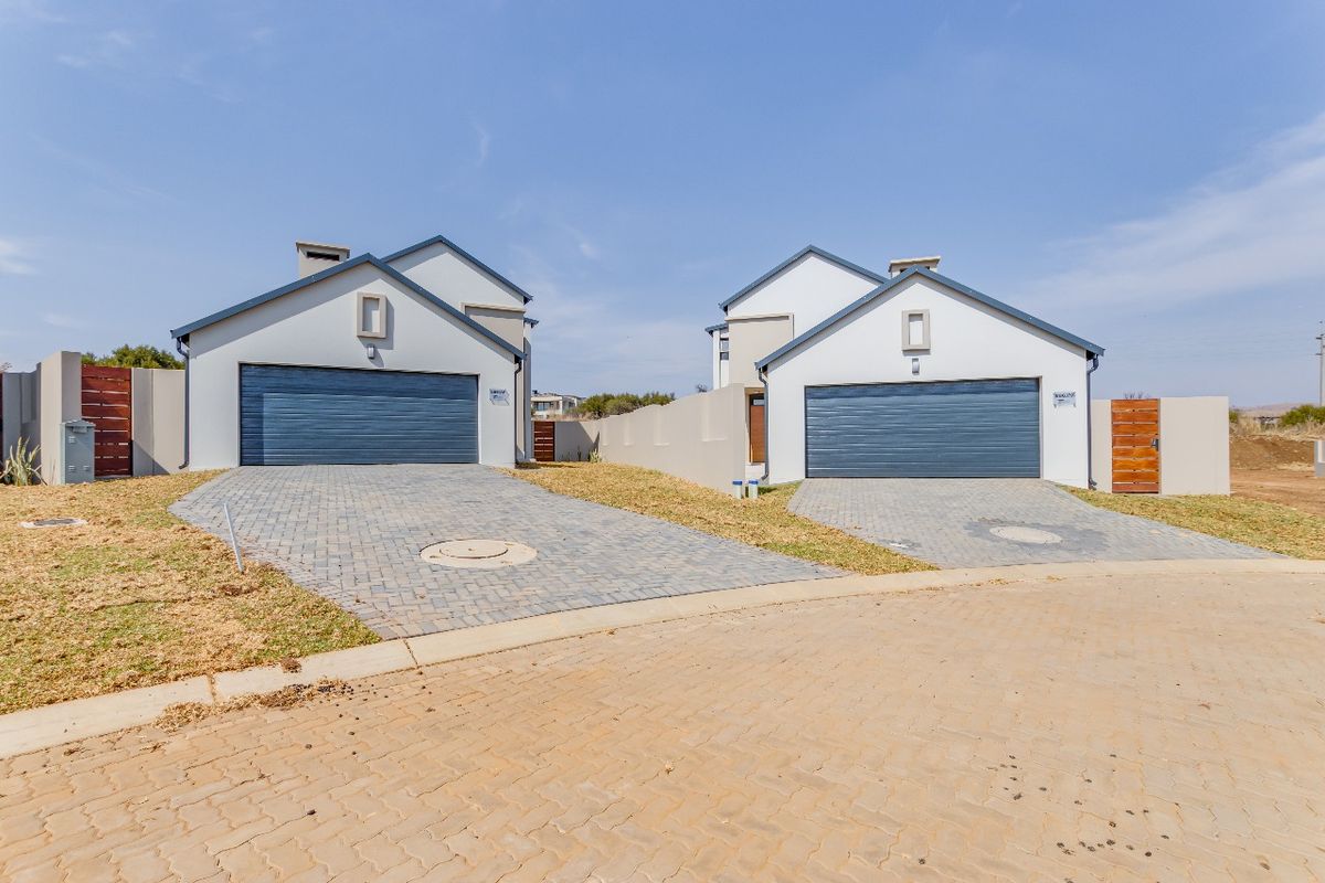 MODERN 3 BEDROOM DOUBLE STORYEY HOUSE - Photo 4