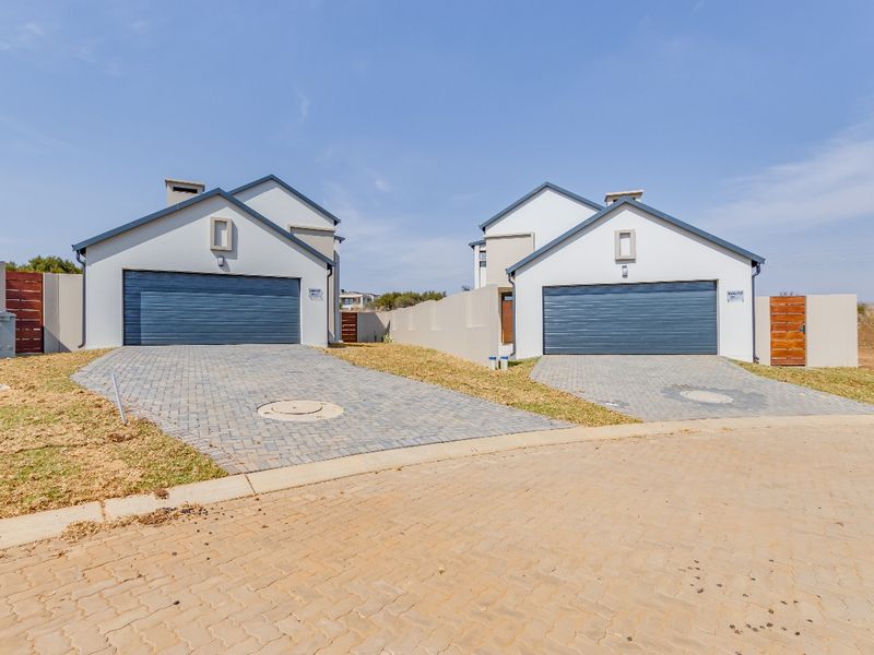 MODERN 3 BEDROOM DOUBLE STORYEY HOUSE - Photo 4