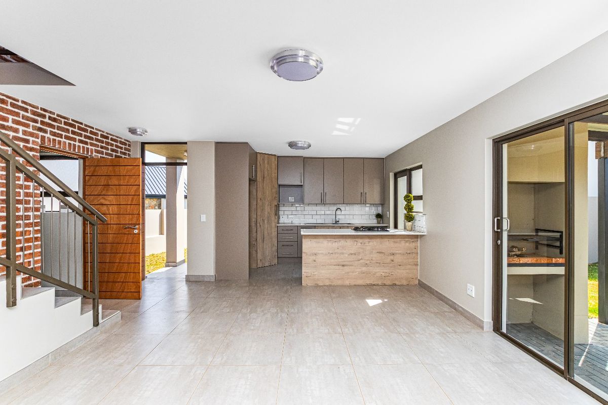 MODERN 3 BEDROOM DOUBLE STORYEY HOUSE - Photo 5