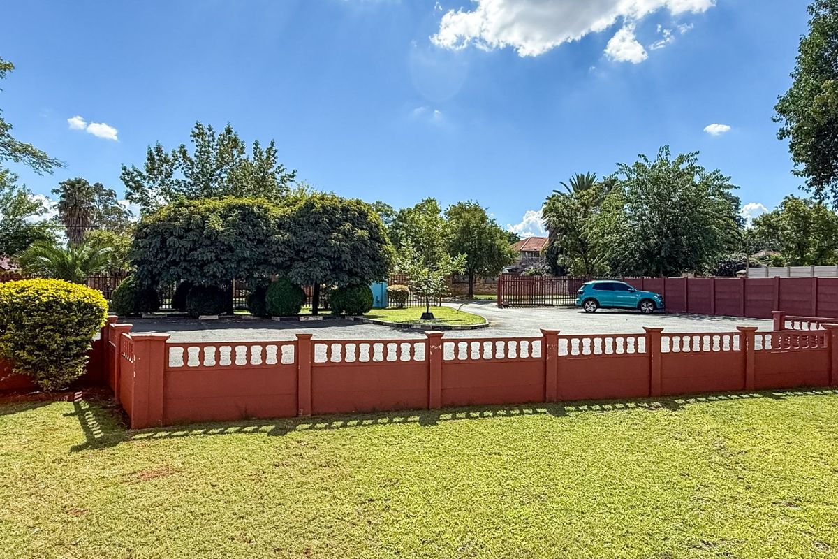 AN EXCEPTIONAL COMMERTIAL PROPERTY - Photo 5