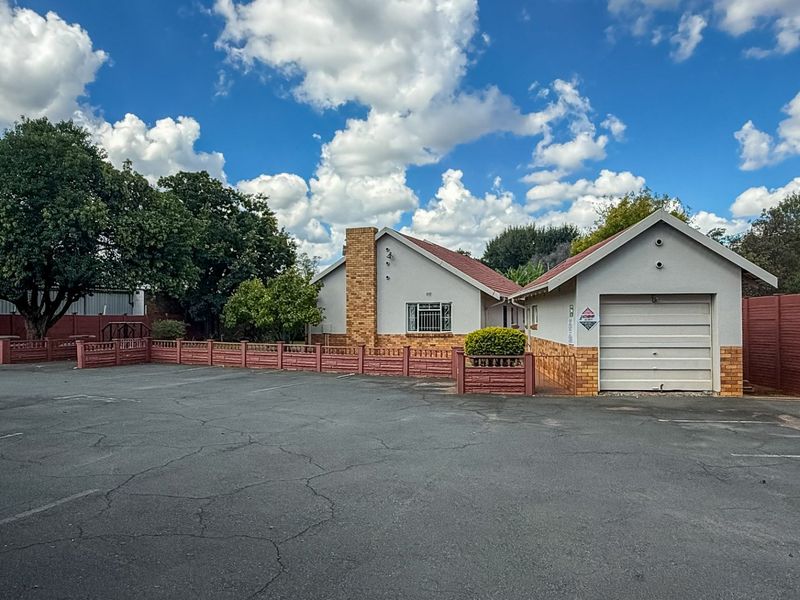 AN EXCEPTIONAL COMMERTIAL PROPERTY - Photo 8