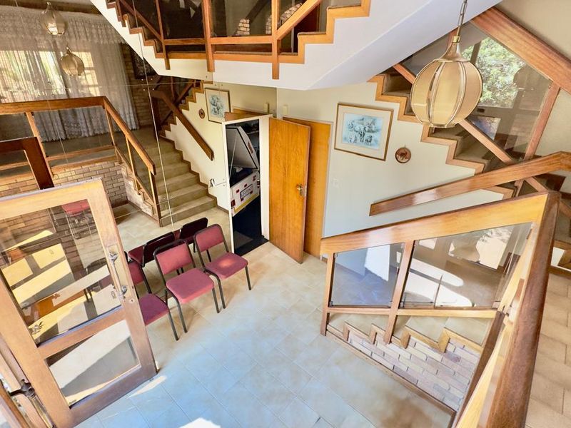 5 Bedroom 3.5 Bathroom House in Zwartkop - Photo 5