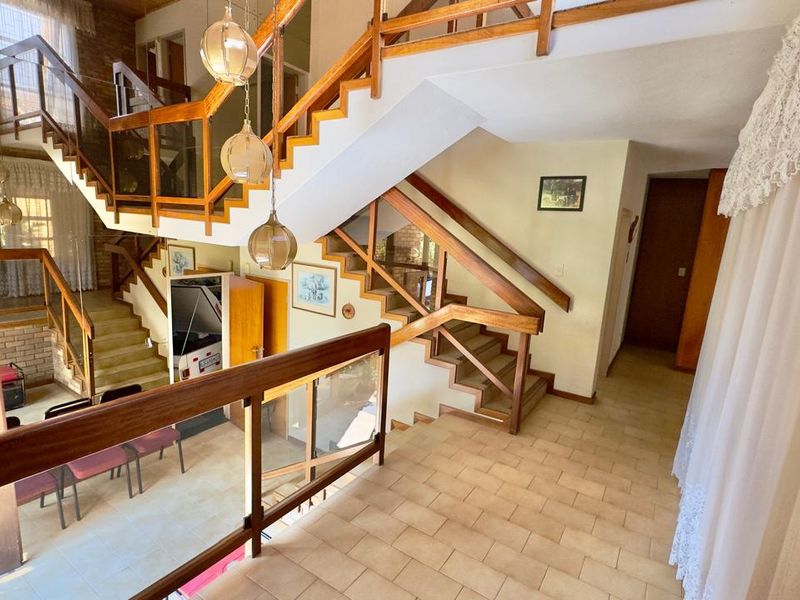 5 Bedroom 3.5 Bathroom House in Zwartkop - Photo 6