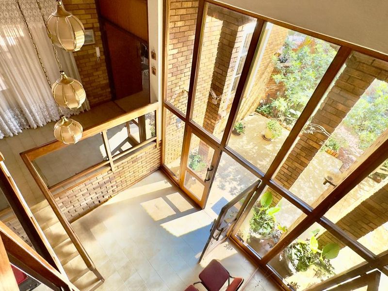 5 Bedroom 3.5 Bathroom House in Zwartkop - Photo 4