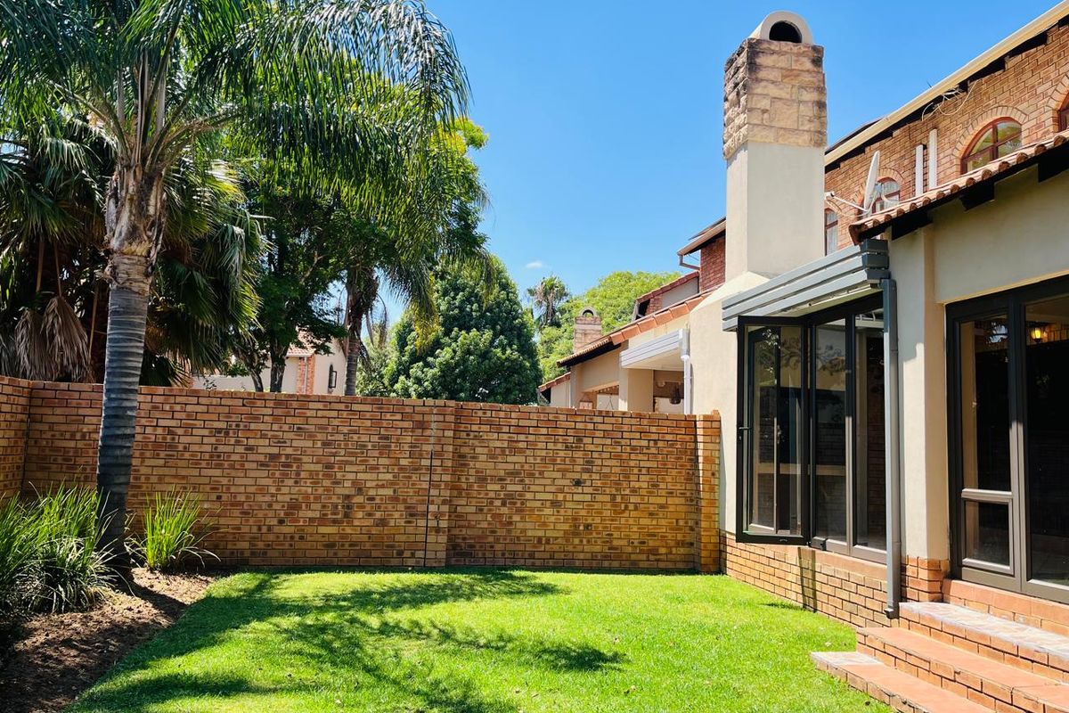 SPACIOUS 4 BEDROOMS  DUPLEX 2 .5 BATHROOMS FOR SALE IN EQUESTRIA - Photo 3