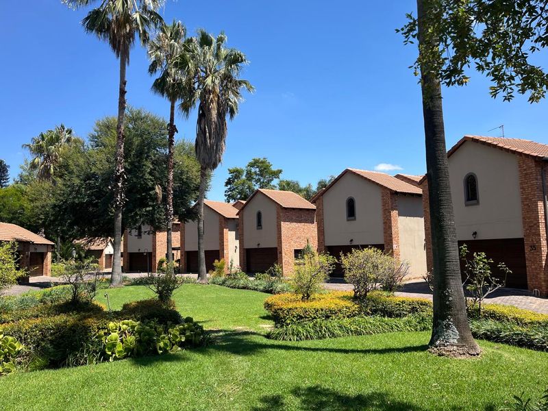 SPACIOUS 4 BEDROOMS  DUPLEX 2 .5 BATHROOMS FOR SALE IN EQUESTRIA - Photo 2