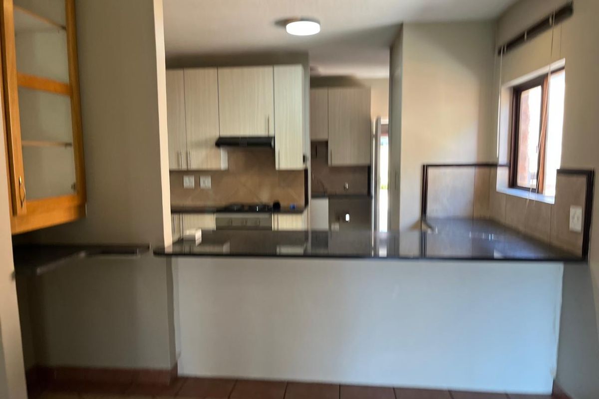 SPACIOUS 4 BEDROOMS  DUPLEX 2 .5 BATHROOMS FOR SALE IN EQUESTRIA - Photo 4