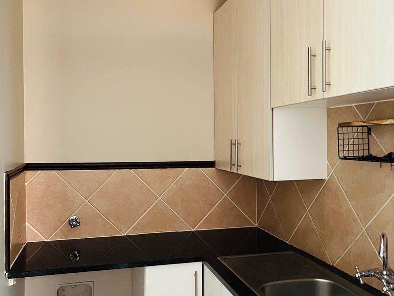 SPACIOUS 4 BEDROOMS  DUPLEX 2 .5 BATHROOMS FOR SALE IN EQUESTRIA - Photo 10