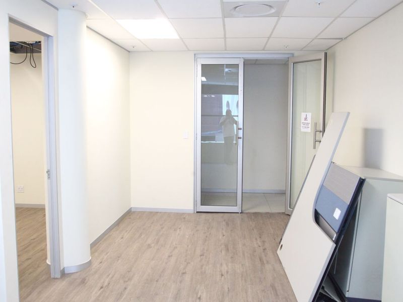 Modern Office space to rent in Sinosteel Plaza Morningside, Sandton  - Photo 8