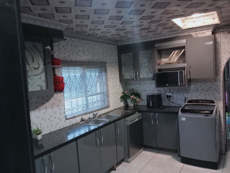 3 bedroom house  - Photo 6