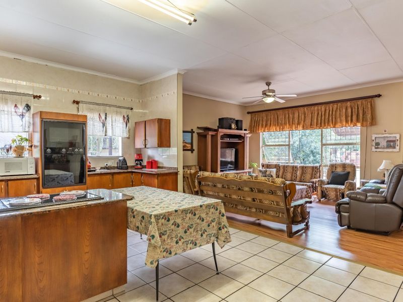 4 Bed House in Wilkoppies for Sale - Photo 5