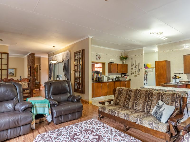 4 Bed House in Wilkoppies for Sale - Photo 3