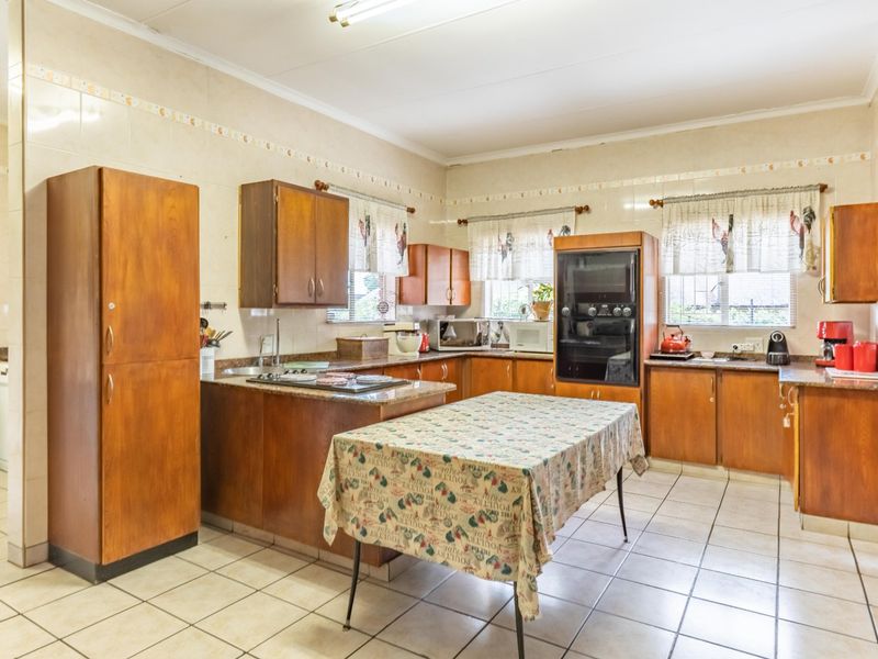 4 Bed House in Wilkoppies for Sale - Photo 7