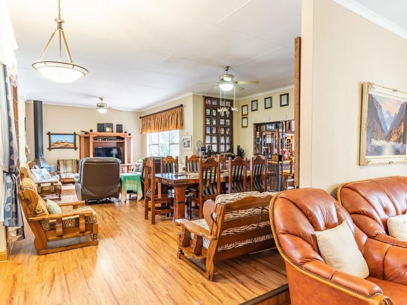 4 Bed House in Wilkoppies for Sale - Photo 6