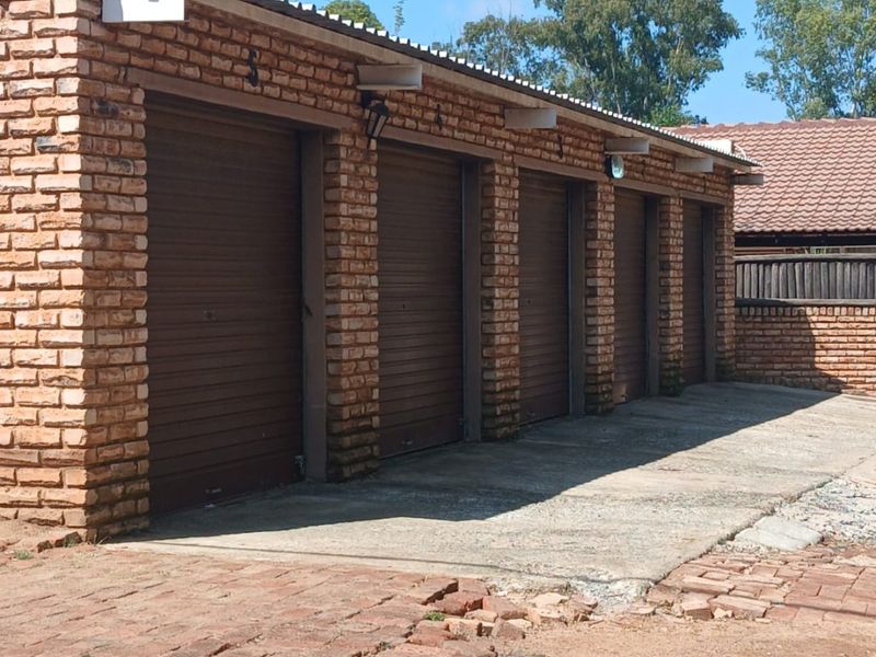 Charming 2-Bedroom apartment in secure Complex - Photo 10