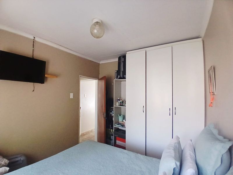 Charming 2-Bedroom apartment in secure Complex - Photo 6