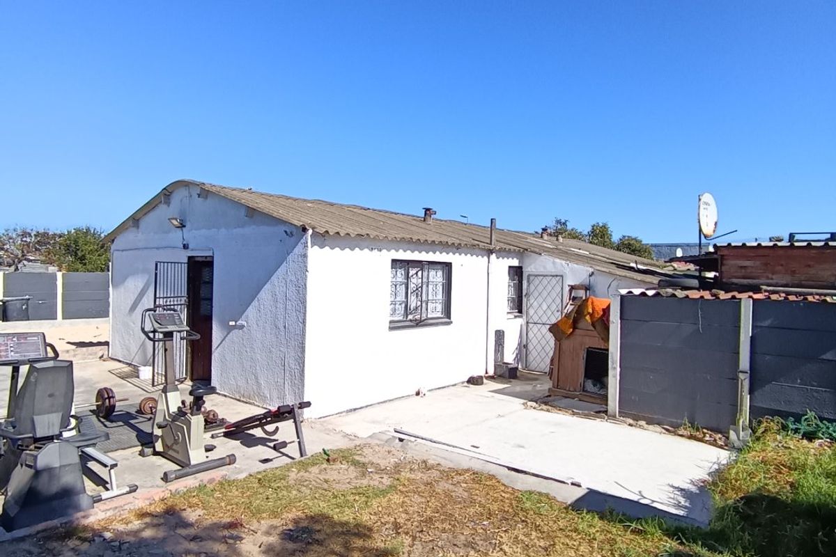 One Bedroom Home in Bishop Lavis - Photo 4