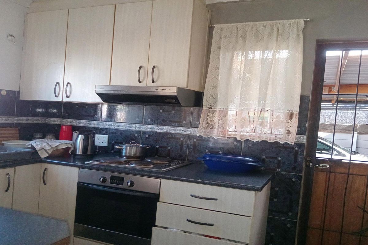 Three bedroom Home in Forest Heights - Photo 4