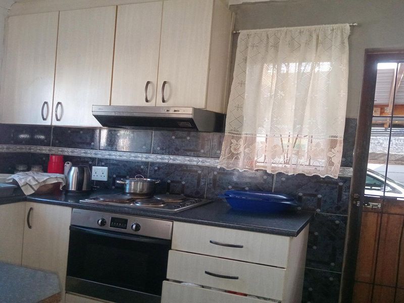 Three bedroom Home in Forest Heights - Photo 4