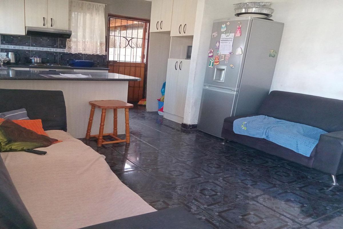 Three bedroom Home in Forest Heights - Photo 5