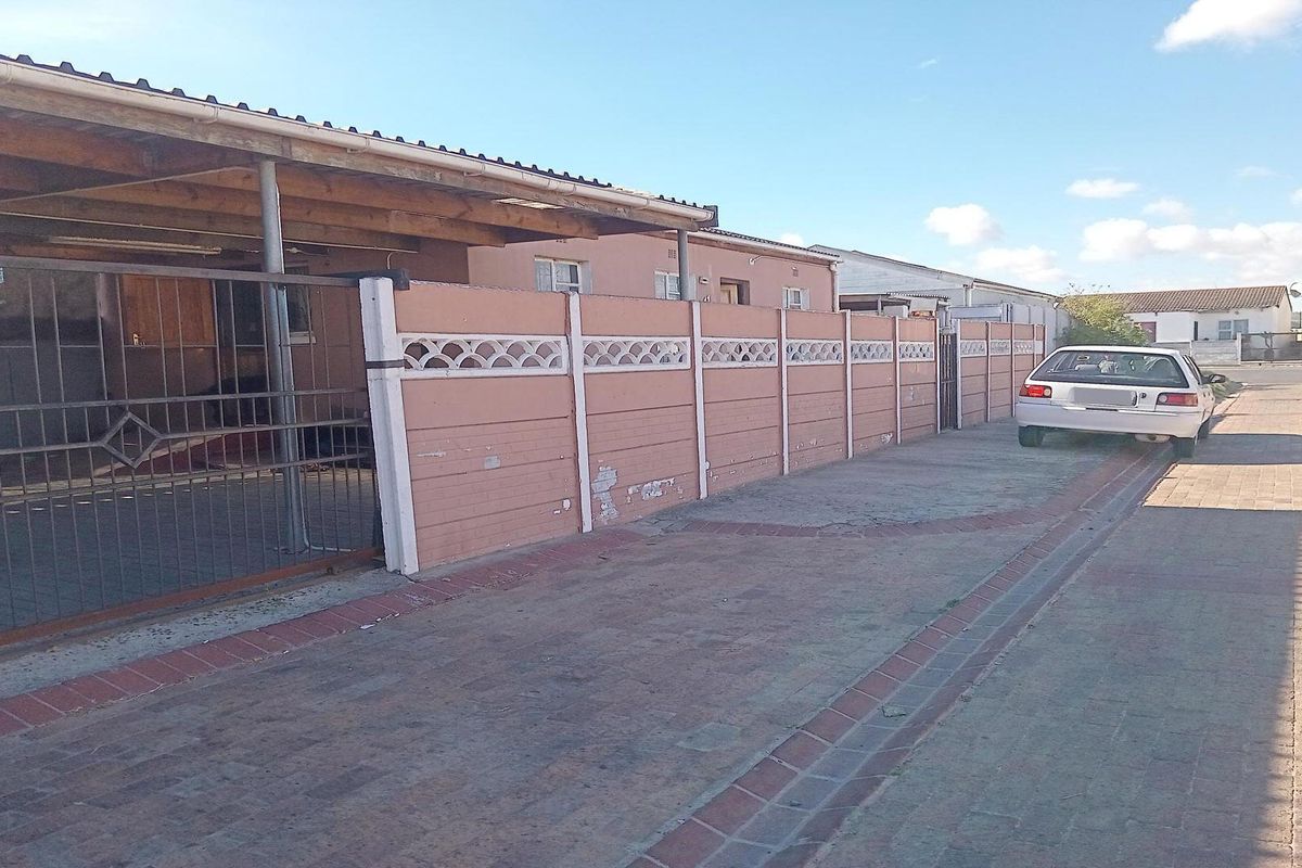 Three bedroom Home in Forest Heights - Photo 2