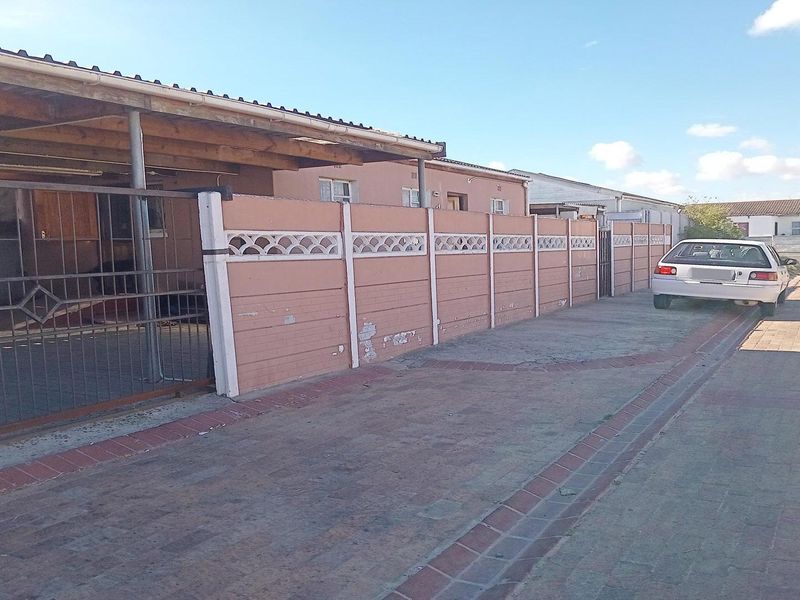 Three bedroom Home in Forest Heights - Photo 2