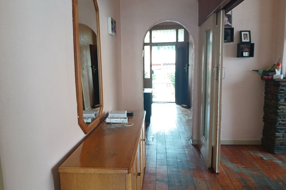 Versatile Family Living with Income Potential! - Photo 4