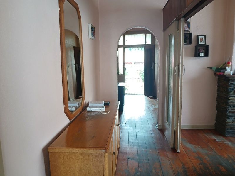 Versatile Family Living with Income Potential! - Photo 4