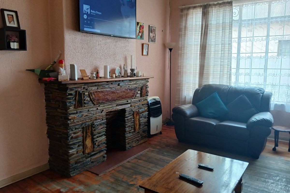 Versatile Family Living with Income Potential! - Photo 5