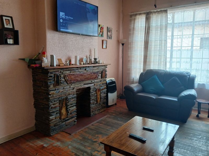 Versatile Family Living with Income Potential! - Photo 5