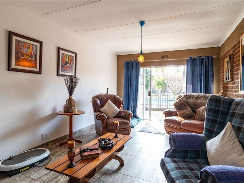 Elegant Family Home with Pool - Photo 8