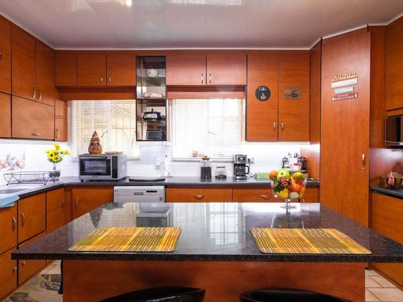 Elegant Family Home with Pool - Photo 6