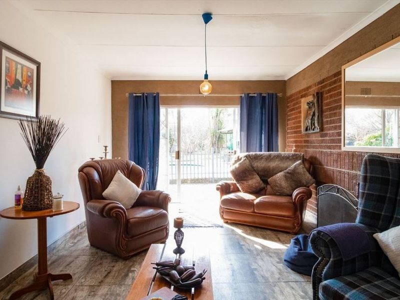 Elegant Family Home with Pool - Photo 9