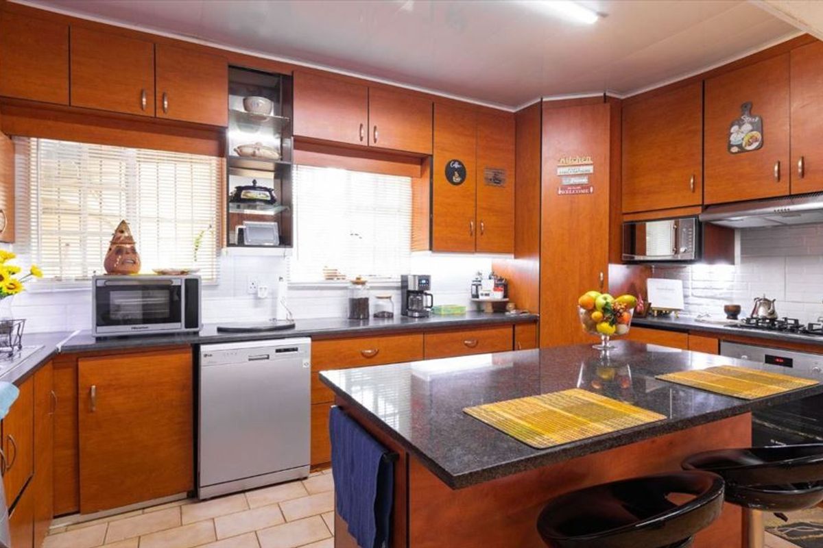 Elegant Family Home with Pool - Photo 3