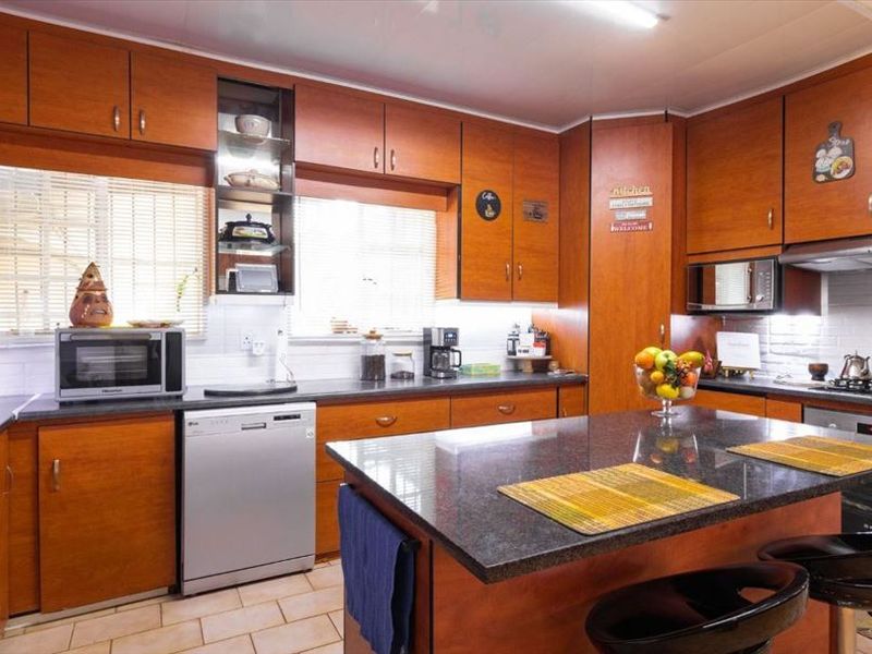 Elegant Family Home with Pool - Photo 3