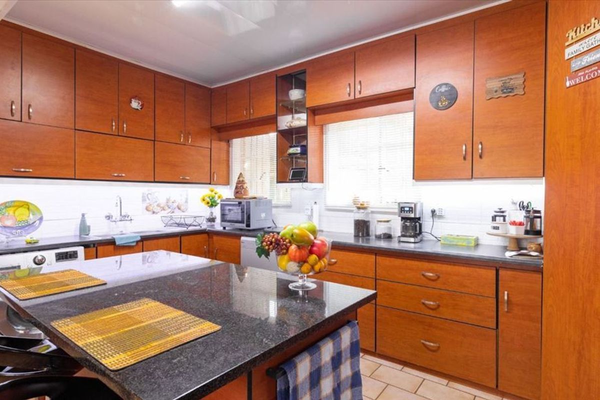 Elegant Family Home with Pool - Photo 5