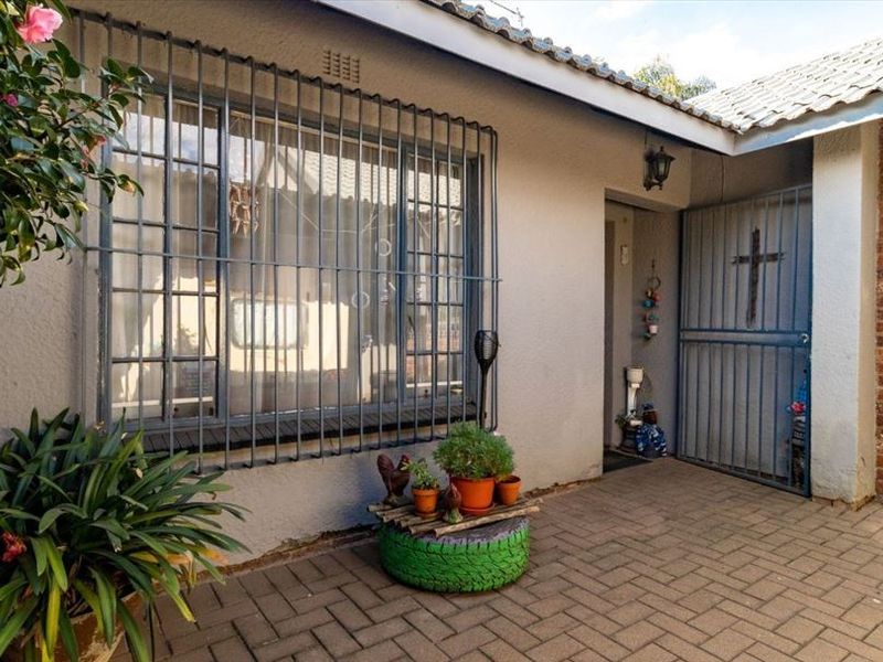 Elegant Family Home with Pool - Photo 2