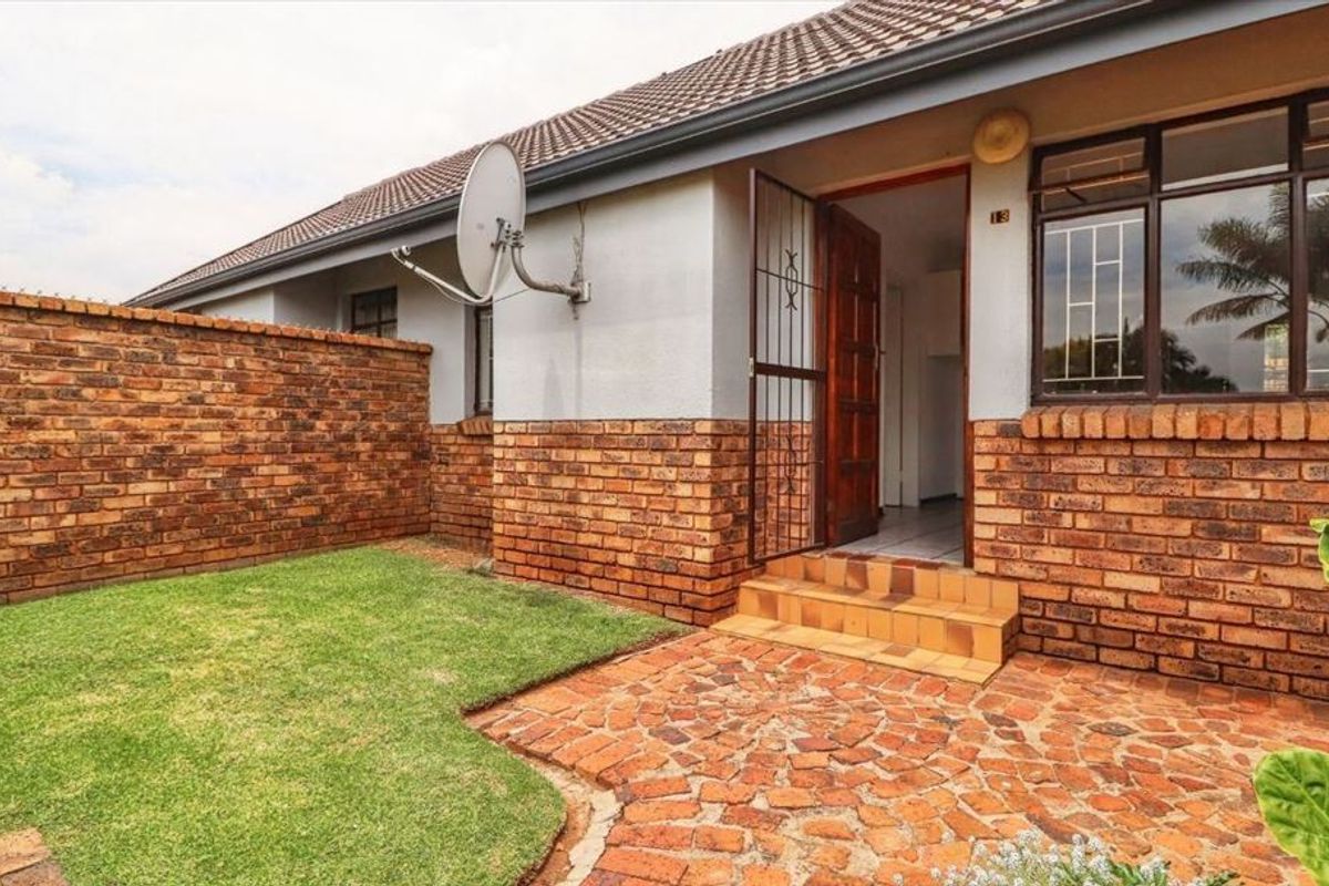 Cozy and Functional Home Layout - Photo 3