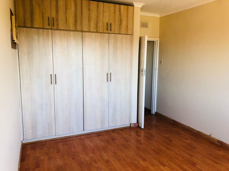 2.5 Bedrooms, 1 Bathrooms Apartment For Sale In Morningside, Durban - Photo 9
