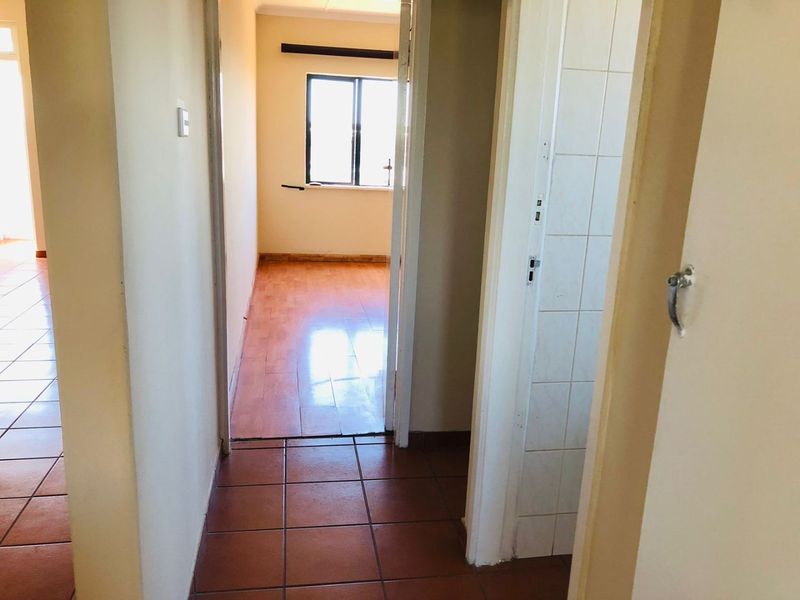 2.5 Bedrooms, 1 Bathrooms Apartment For Sale In Morningside, Durban - Photo 7
