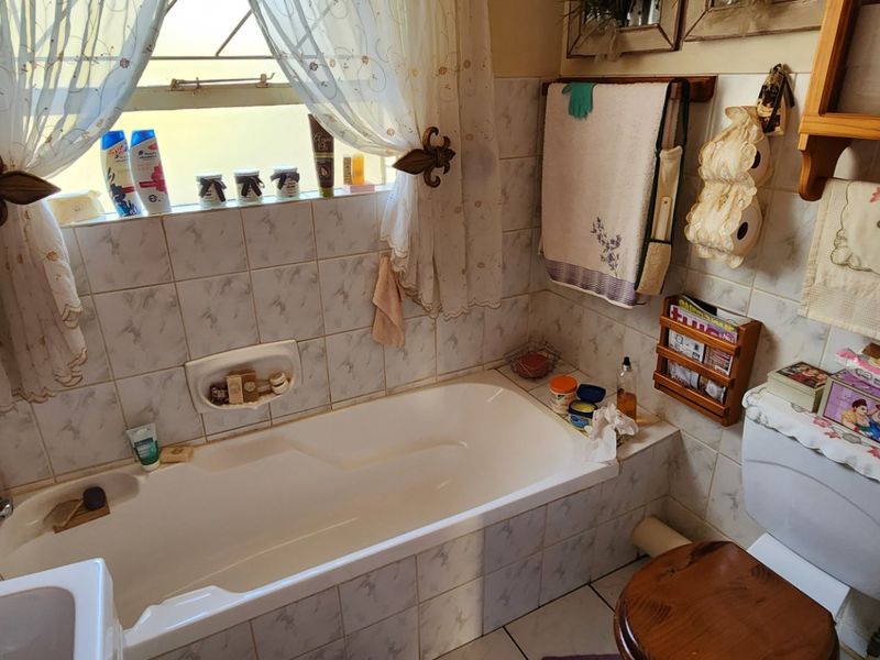 2 Bedroom Flat in very popular complex in central Wilkoppies. - Photo 10