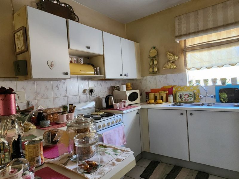 2 Bedroom Flat in very popular complex in central Wilkoppies. - Photo 7