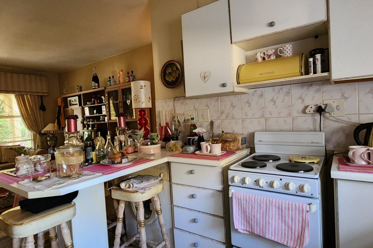 2 Bedroom Flat in very popular complex in central Wilkoppies. - Photo 5