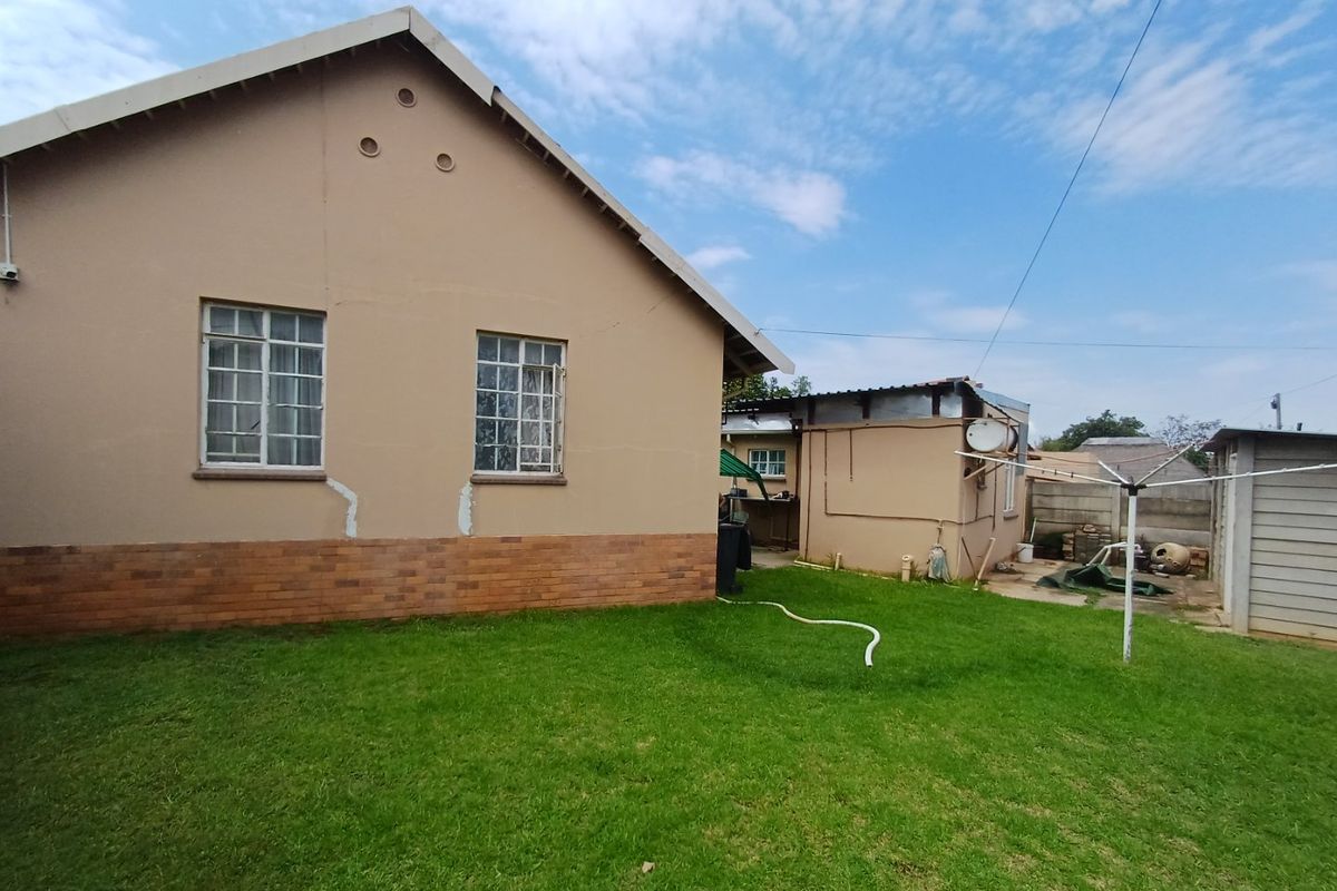 3 Bedroom House with a Flatlet. - Photo 5