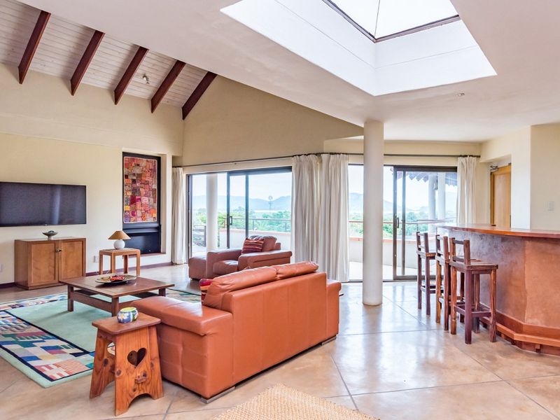 ENTERTAINER DELIGHT IN THIS LARGE FAMILY DREAM HOME IN MEERHOF, FULLY FURNISHED - Photo 3