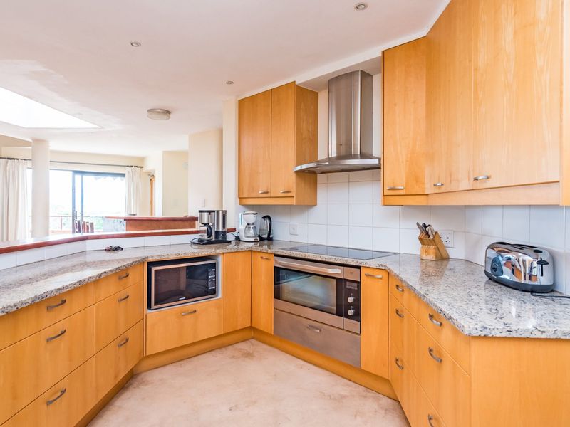 ENTERTAINER DELIGHT IN THIS LARGE FAMILY DREAM HOME IN MEERHOF, FULLY FURNISHED - Photo 5