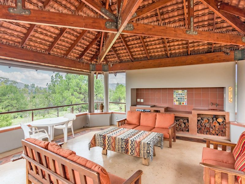 ENTERTAINER DELIGHT IN THIS LARGE FAMILY DREAM HOME IN MEERHOF, FULLY FURNISHED - Photo 2